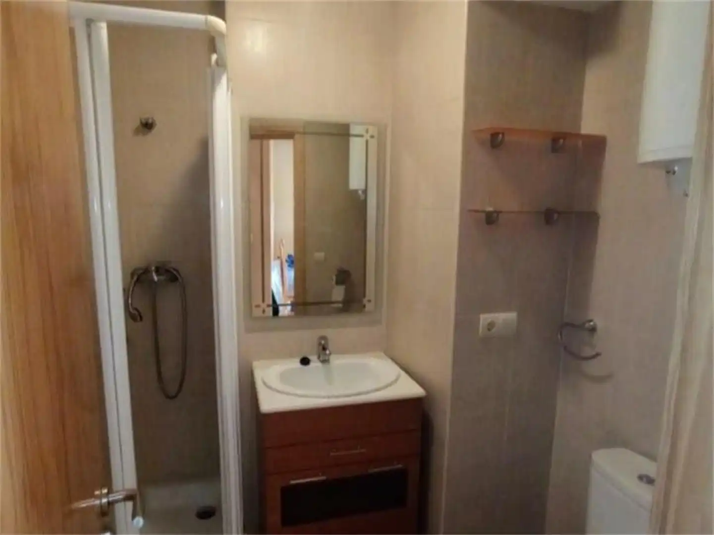 Bathroom of Flat for sale in Salvatierra de Esca  with Parquet flooring and Storage room