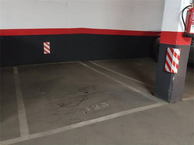 Garaje en Alquiler en Calle Gabriela Mistral en Prado Santo Domingo - Ensanche