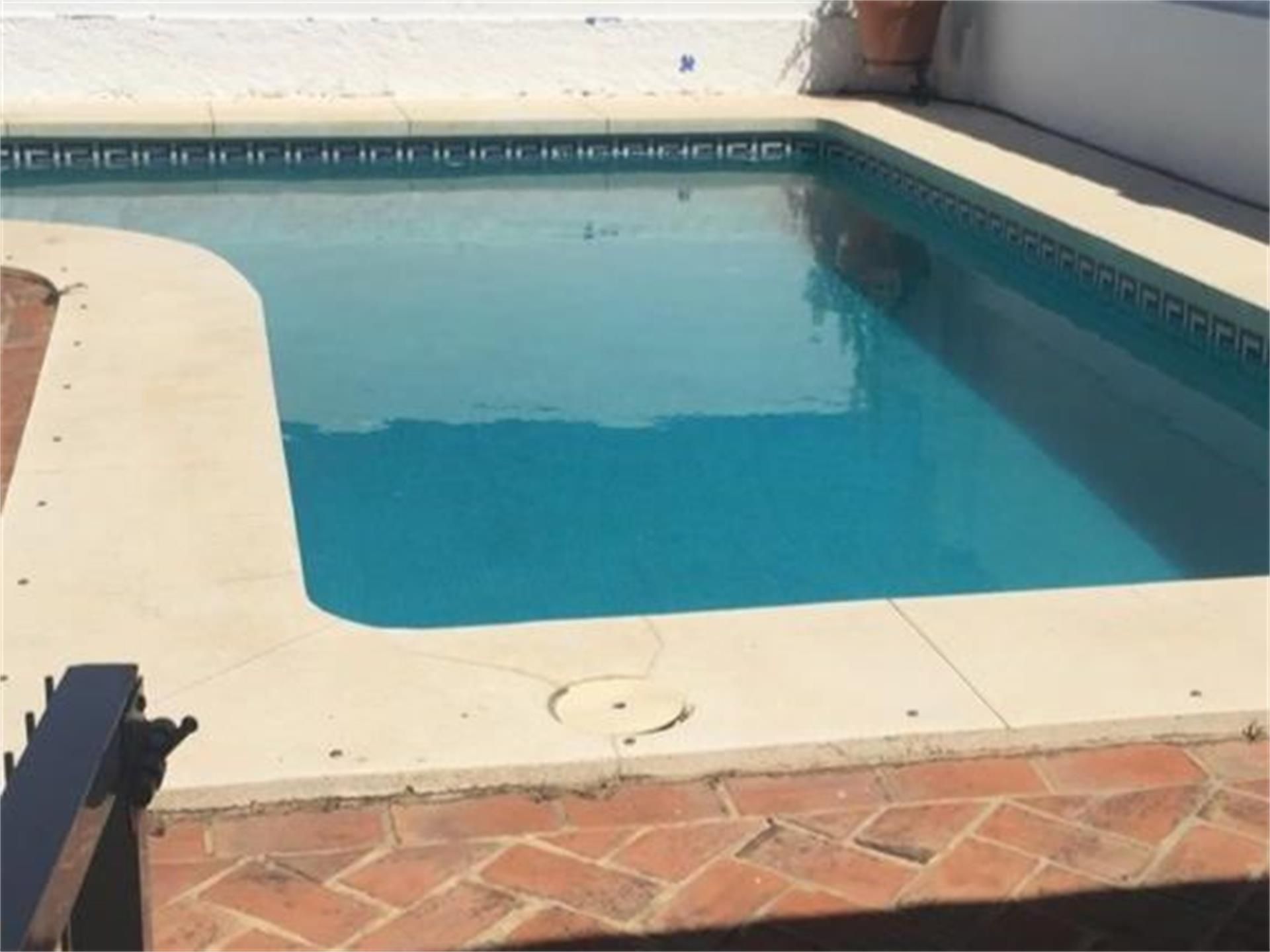 Swimming pool of House or chalet for sale in Algeciras  with Air Conditioner, Heating and Private garden