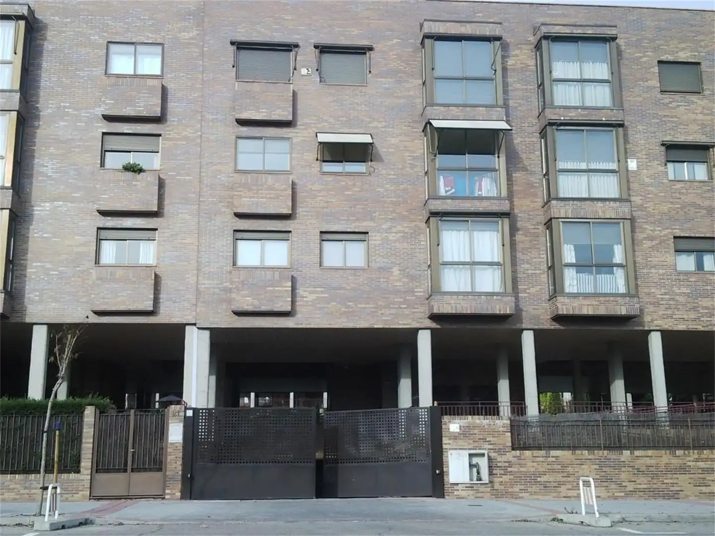 Garage for rent in Calle Monasterios de Suso y Yuso, Montecarmelo Exterior view of Garage for rent in Madrid
