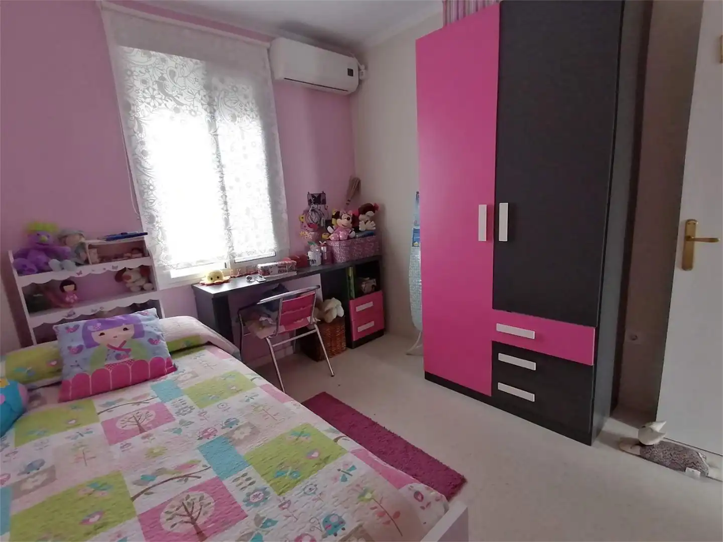 Detached homes for sale in Barrio Virgen del Carmen, 3, El Pedroso Bedroom of Detached homes for sale in El Pedroso with Air Conditioner, Terrace and Storage room