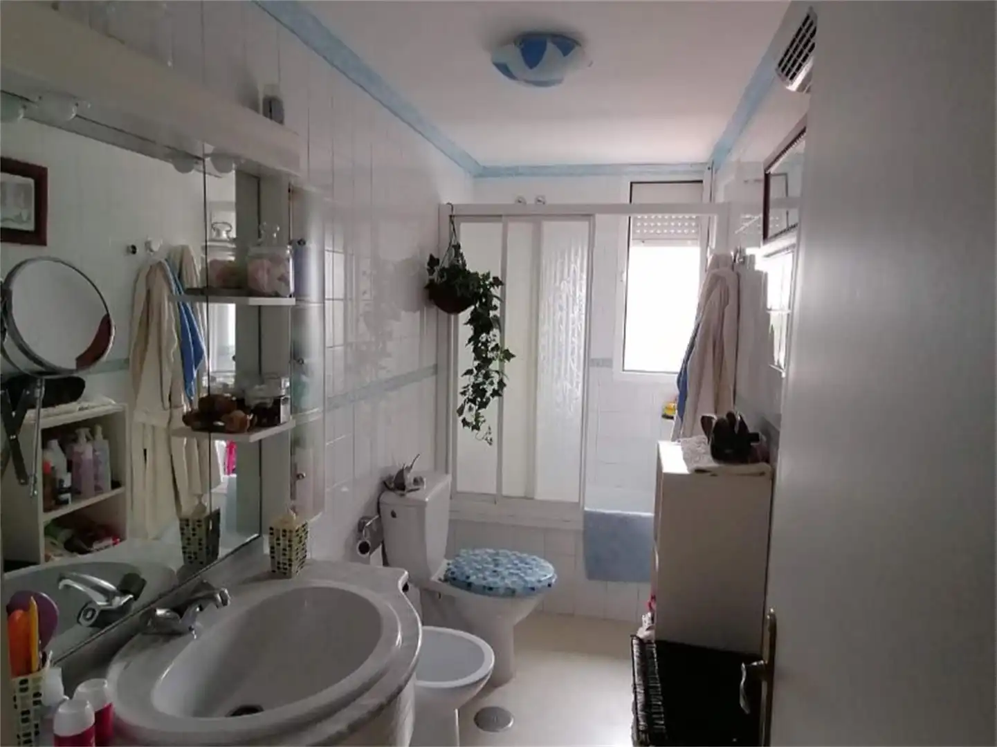 Detached homes for sale in Barrio Virgen del Carmen, 3, El Pedroso Bathroom of Detached homes for sale in El Pedroso with Air Conditioner, Terrace and Storage room