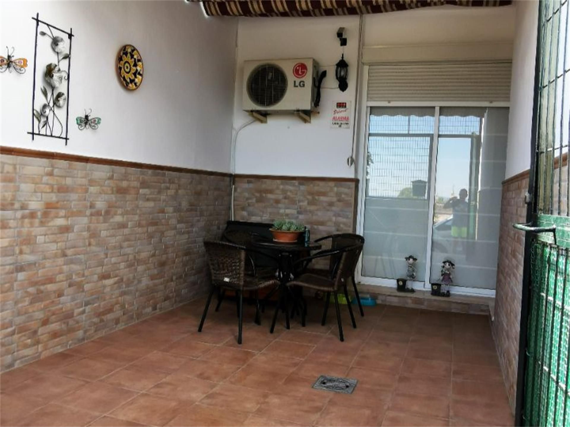 Terrassa de Casa adosada en venda en El Pedroso amb Aire condicionat, Terrassa i Traster