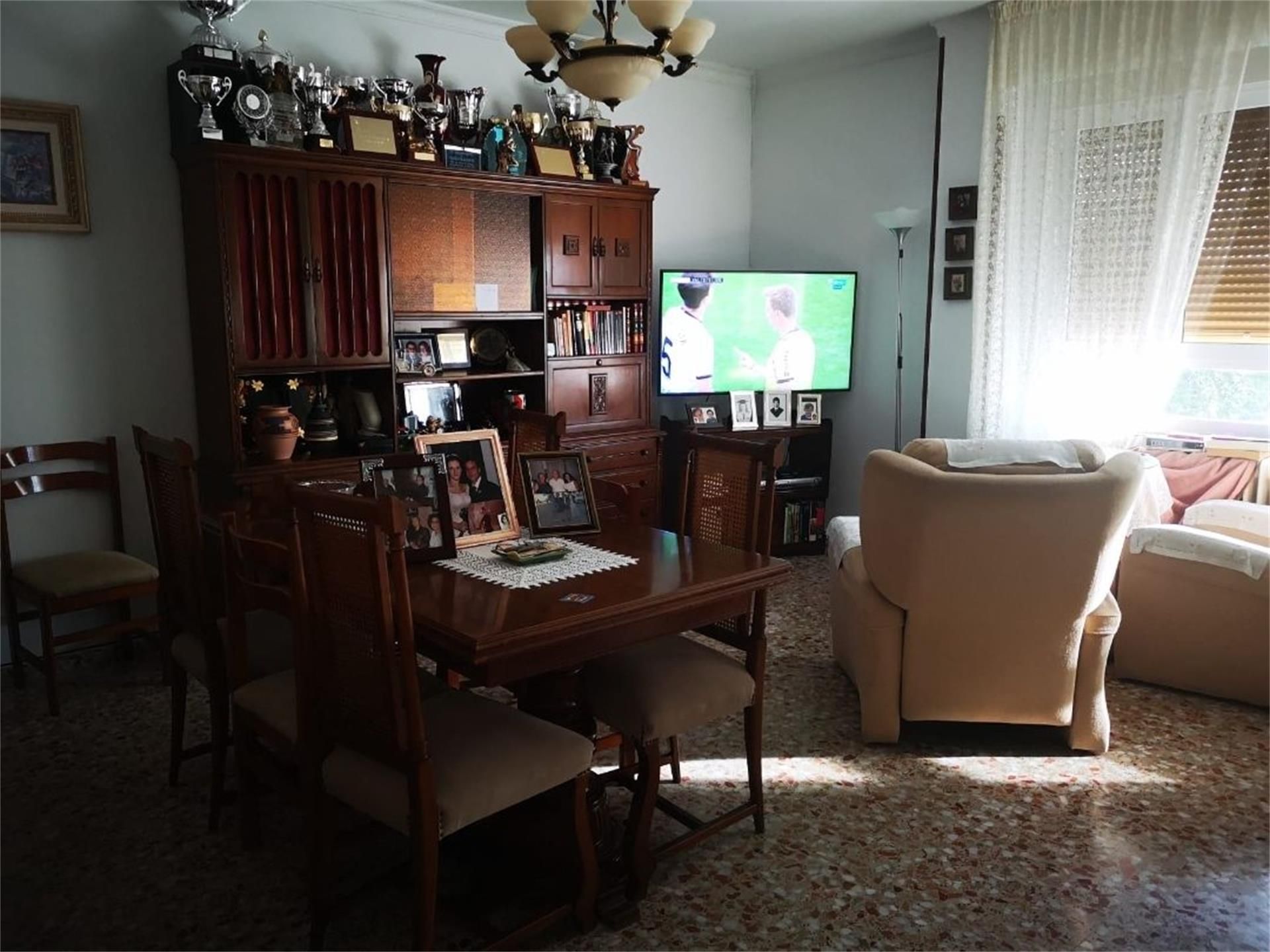 Sala d'estar de Pis en venda en San Clemente amb Aire condicionat i Balcó