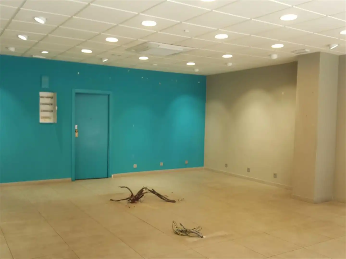 Commercial properties for rent in Calle de Alcalá, 319, Quintana Commercial properties for rent in Madrid with Air Conditioner and Heating