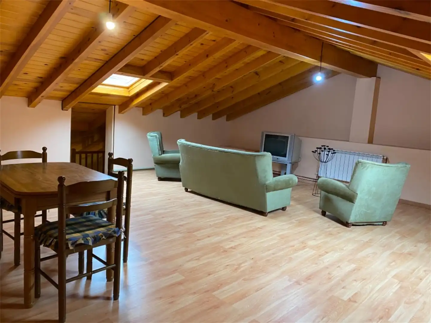 Casa o chalet en venta en Avenida Conde Munio Núñez, 118, Brañosera Sala de estar de Casa o chalet en venta en Brañosera con Calefacción, Jardín privado y Parquet