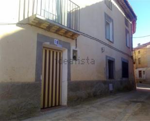 Vista exterior de Casa adosada en venda en Carenas amb Balcó