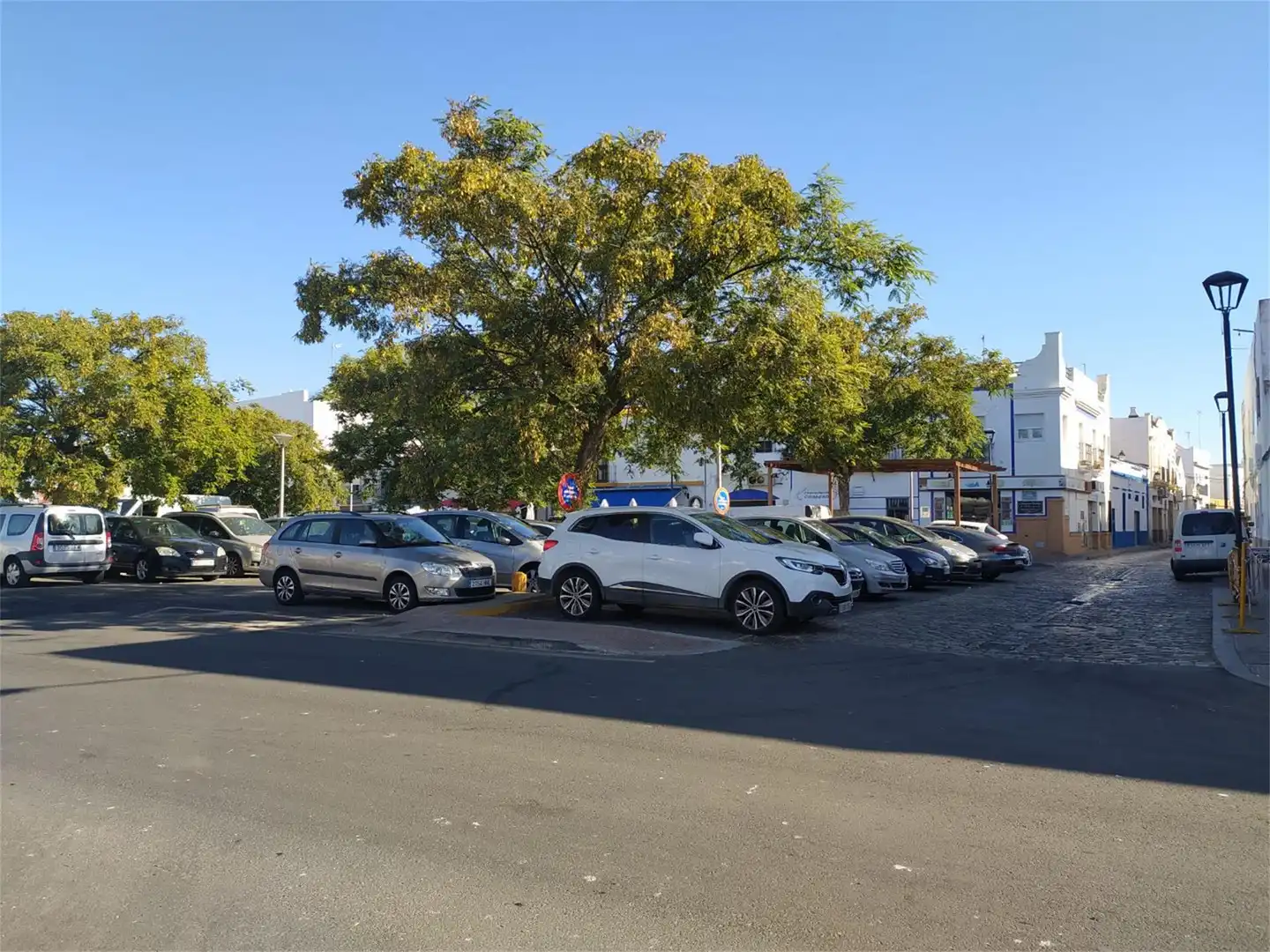 Parkplatz von Fabrikhallen zur Miete in Isla Cristina