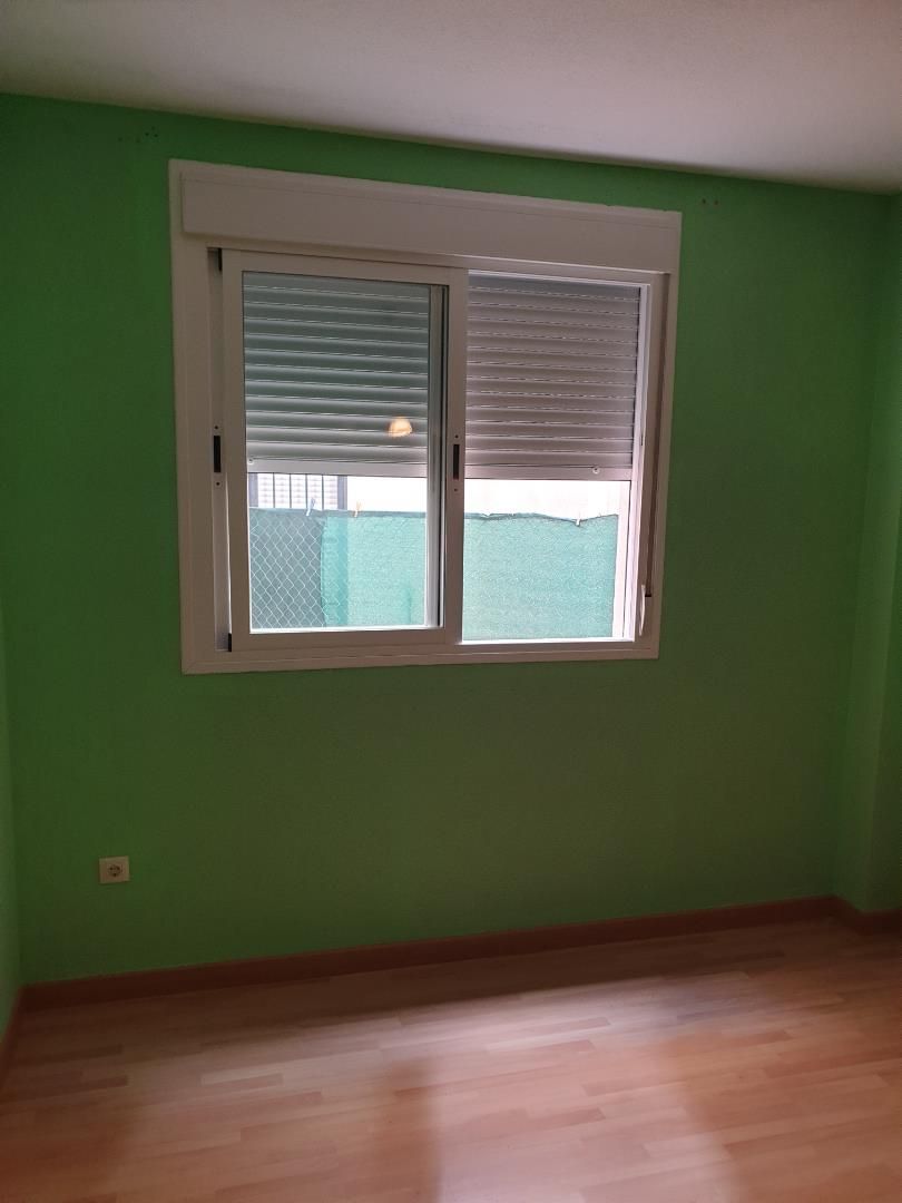 Dormitori de Pis de lloguer en Santa Olalla amb Parquet, Moblat i Rentadora