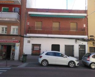 Vista exterior de Casa adosada en venda en Torrejón de Ardoz amb Balcó