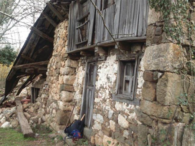 Casa-chalet en Venta en Felguerina en Caso