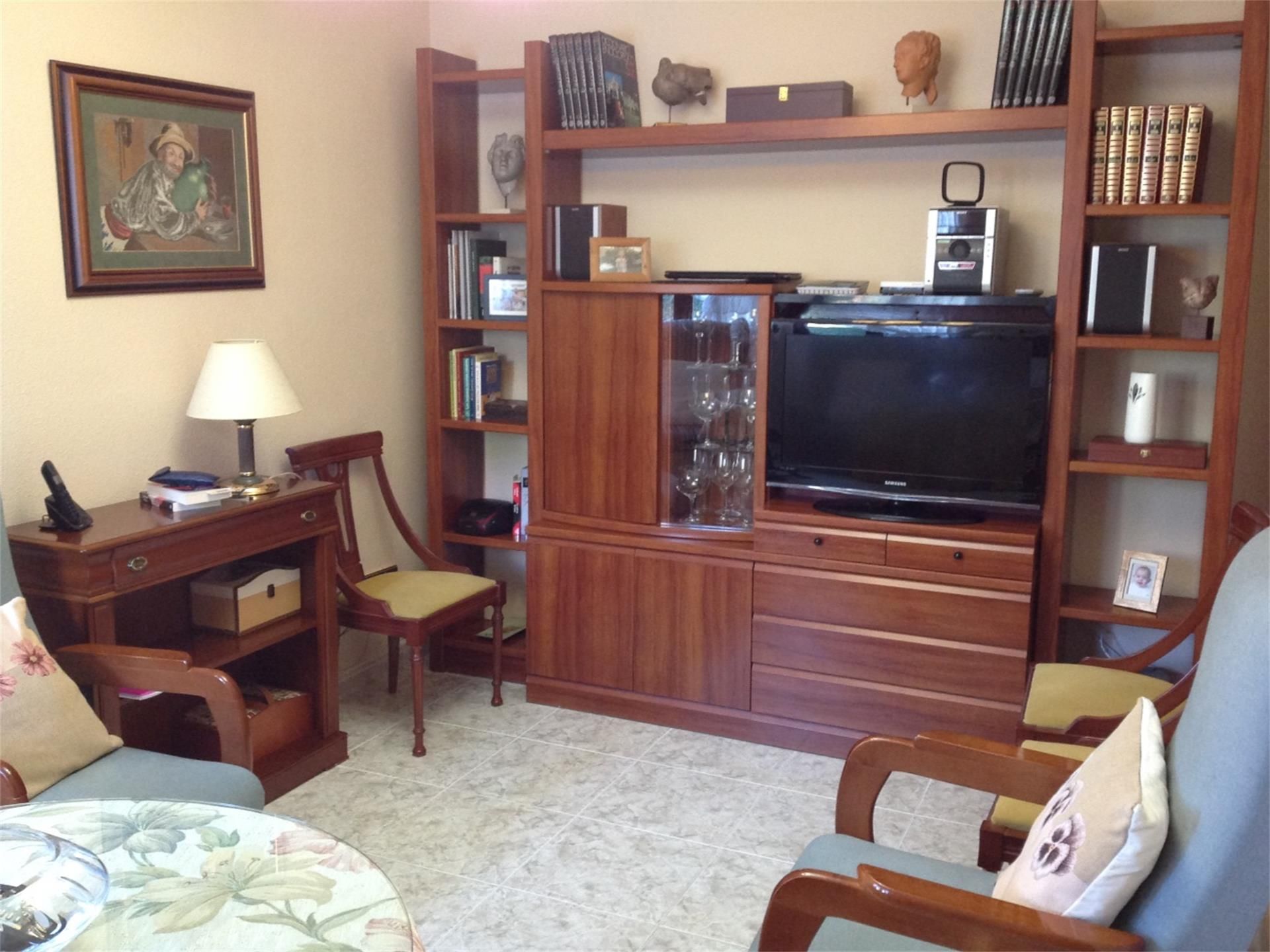 Sala d'estar de Casa adosada en venda en Villares de la Reina amb Terrassa i Balcó