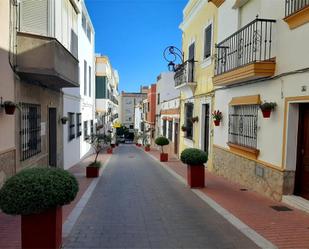 Vista exterior de Casa adosada en venda en Algeciras amb Terrassa i Balcó