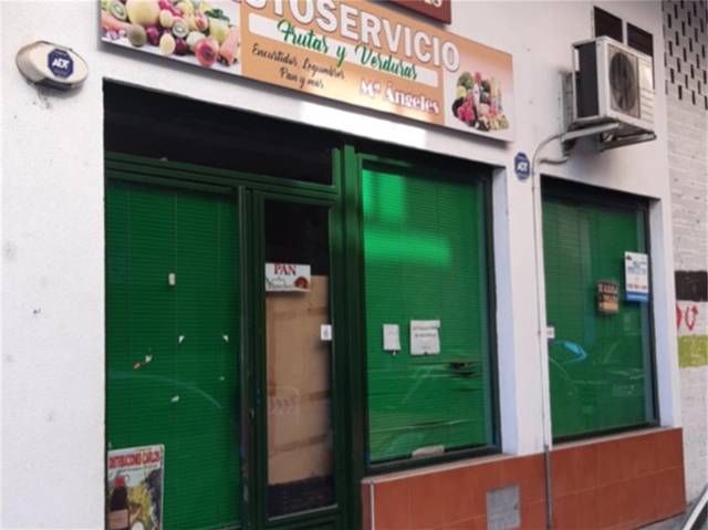 Local comercial en Alquiler en Calle Nuestra Señora de la Piedad en Tres Olivos - La Piedad