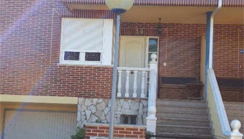 Foto 1 de Casa adosada en venda a Urbanización Los Girasoles, 14, Sariegos, León