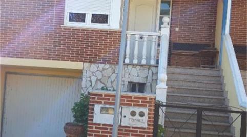 Foto 2 de Casa adosada en venda a Urbanización Los Girasoles, 14, Sariegos, León