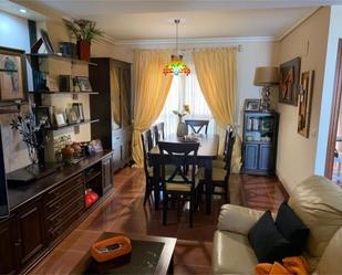 Sala d'estar de Casa adosada en venda en Badajoz Capital amb Terrassa, Piscina i Balcó
