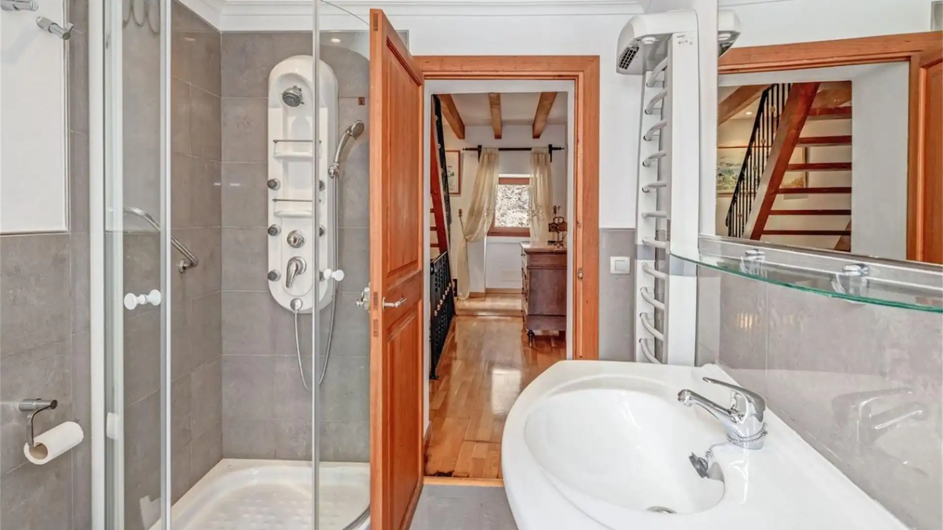 Casa adosada en venda a Carrer Lleó, Pollença Poble Bany de Casa adosada en venda en Pollença amb Aire condicionat, Calefacció i Parquet