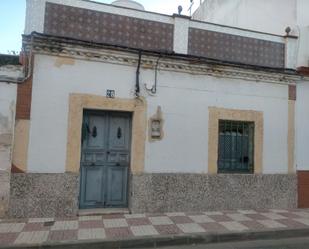 Vista exterior de Casa adosada en venda en Tocina