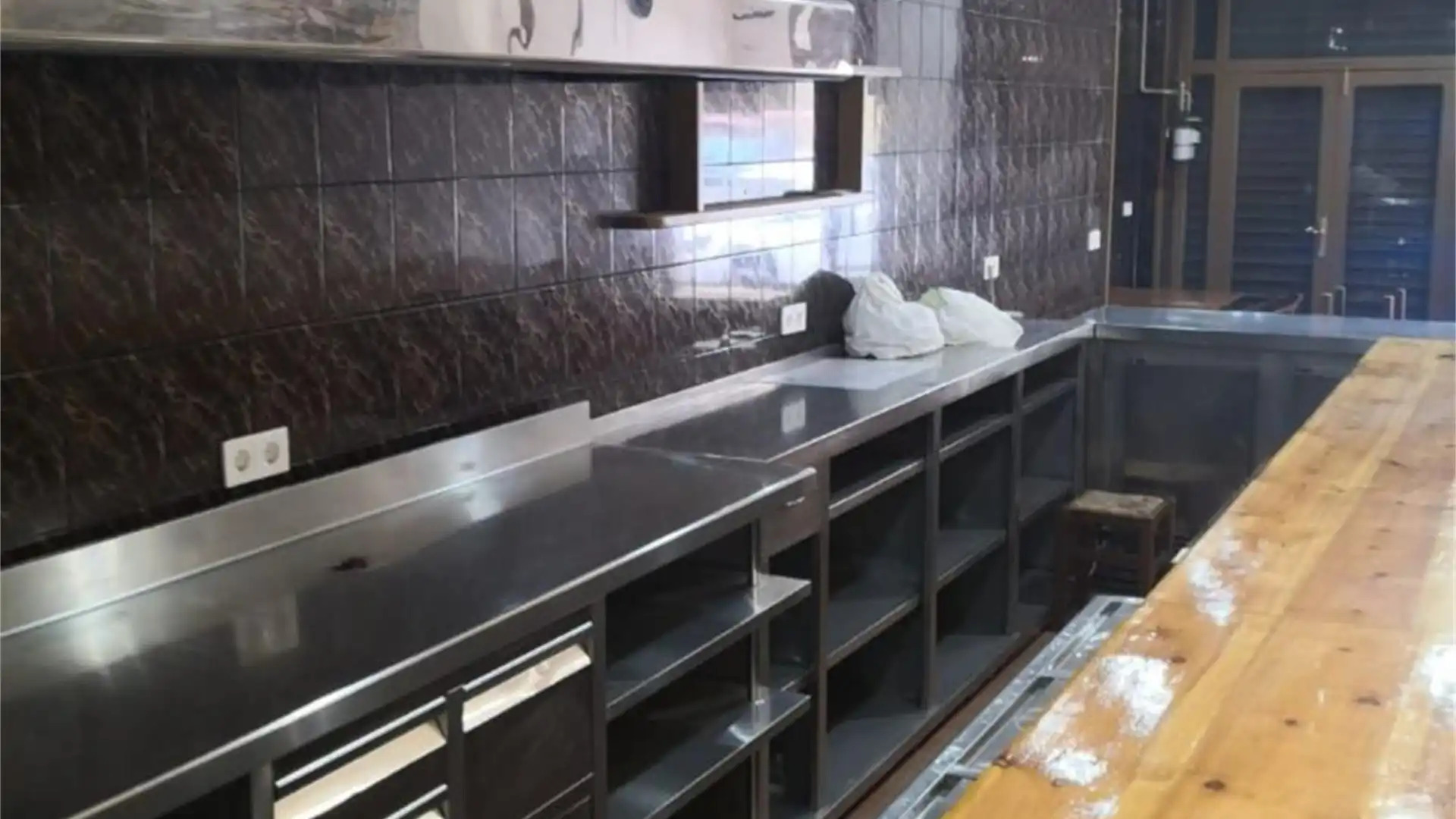 Cocina de Local de alquiler en  Valencia Capital con Aire acondicionado