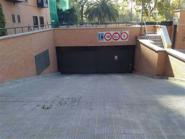 Garaje en Venta en Calle de Ginzo de Limia, 66 en La Paz