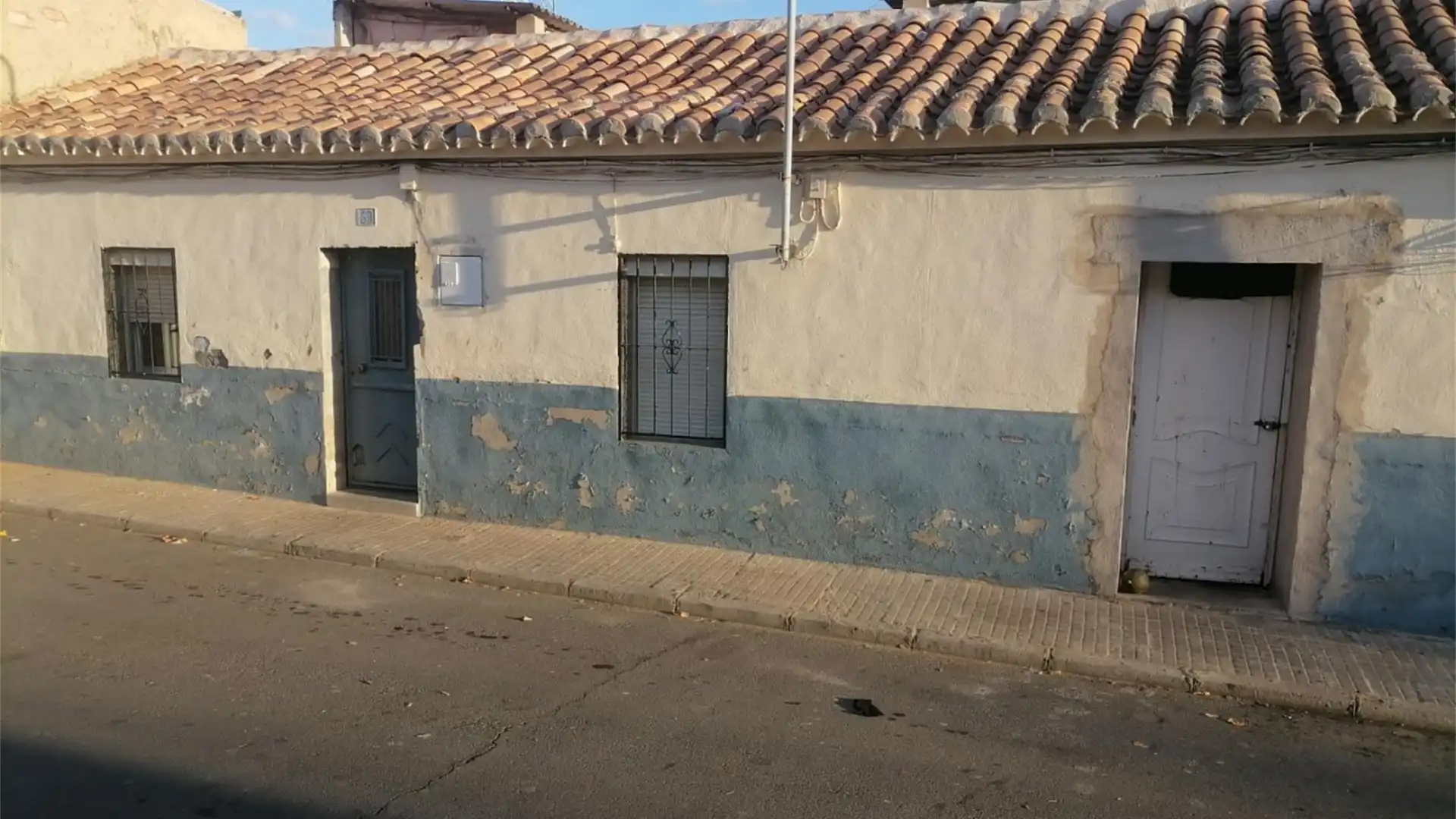 Vista exterior de Casa adosada en venda en Puertollano amb Aire condicionat, Terrassa i Traster