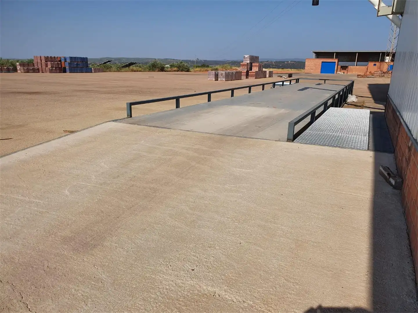 Industrial buildings for rent in Bailén Parking of Industrial buildings for rent in Bailén