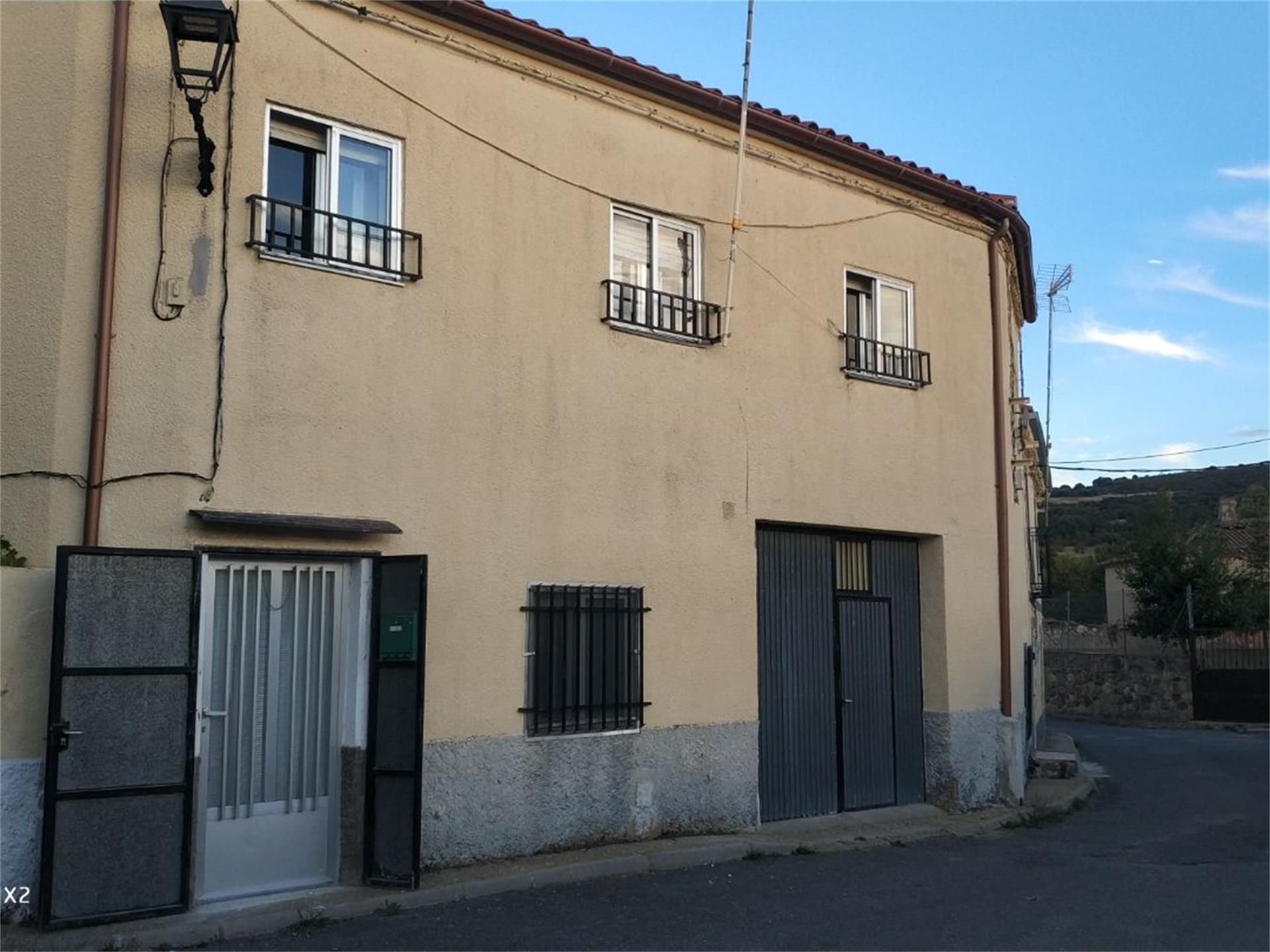 Vista exterior de Casa adosada en venda en Narrillos del Álamo amb Moblat, Forn i Rentadora