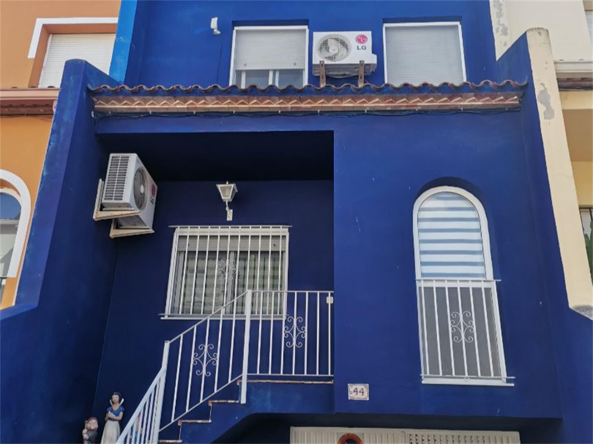 Vista exterior de Casa adosada en venda en Llocnou de Sant Jeroni amb Aire condicionat i Terrassa
