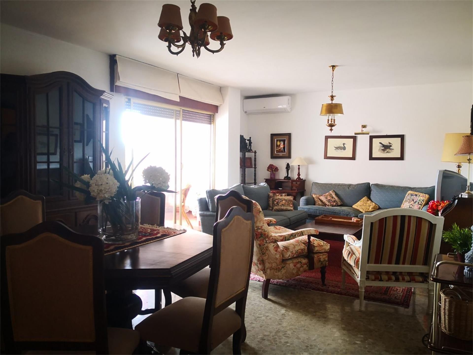 Living room of Flat to rent in Algeciras  with Air Conditioner, Furnished and Oven