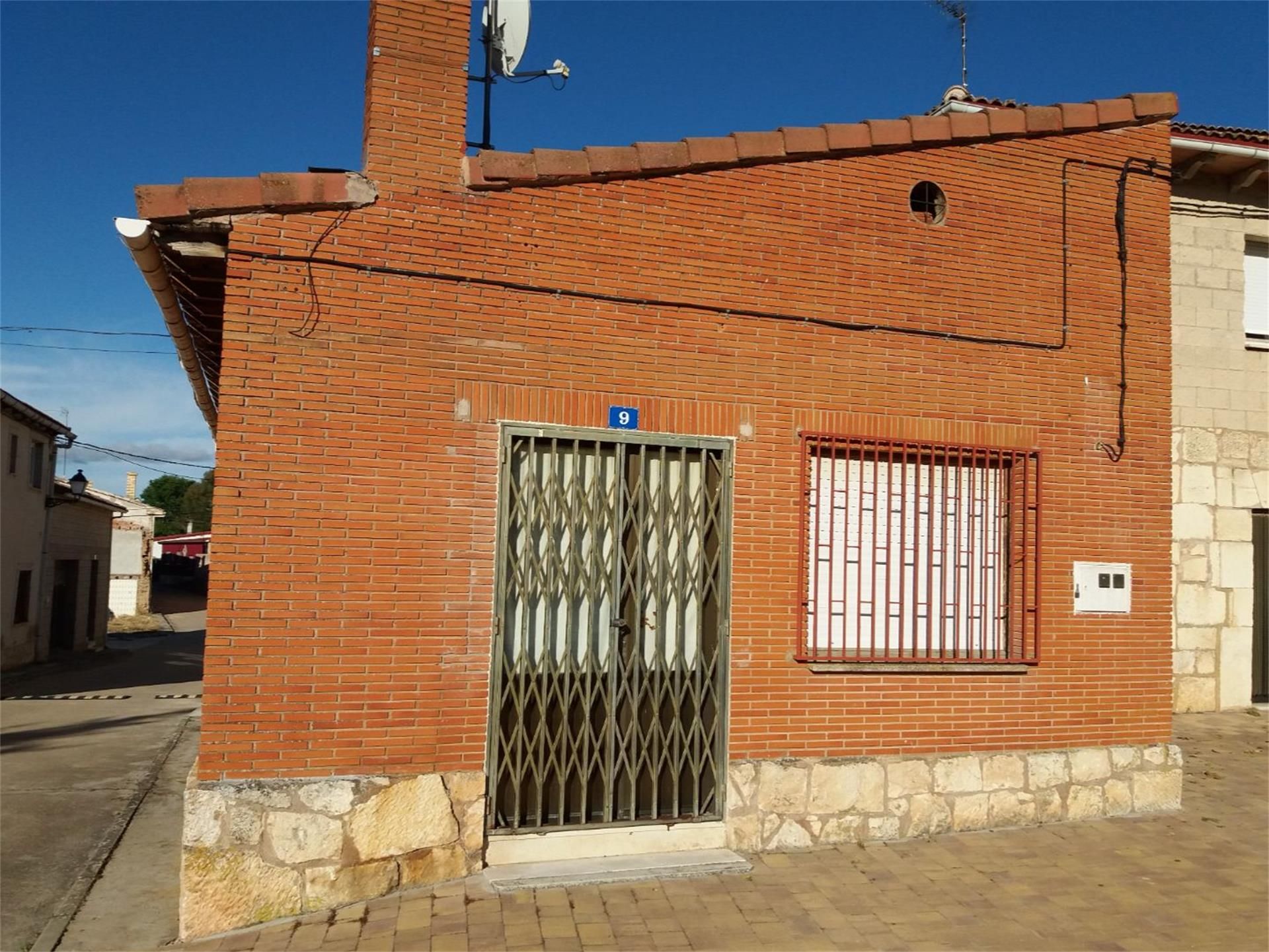 Vista exterior de Planta baixa en venda en Madrigalejo del Monte amb Calefacció, Moblat i Microones
