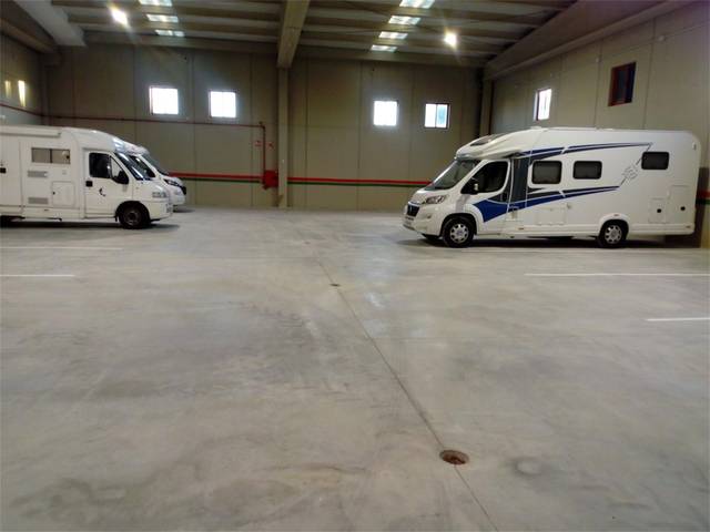 Garaje en Alquiler en Carretera de Tolbaños en Zona Rural