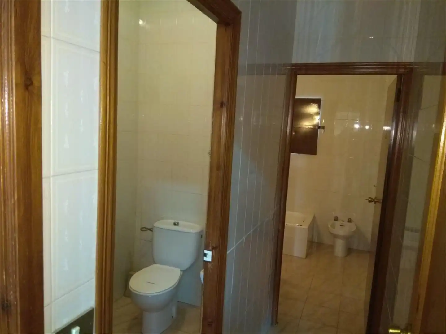 Bathroom of Commercial properties for sale in Puebla de Sancho Pérez  with Air Conditioner and Heating