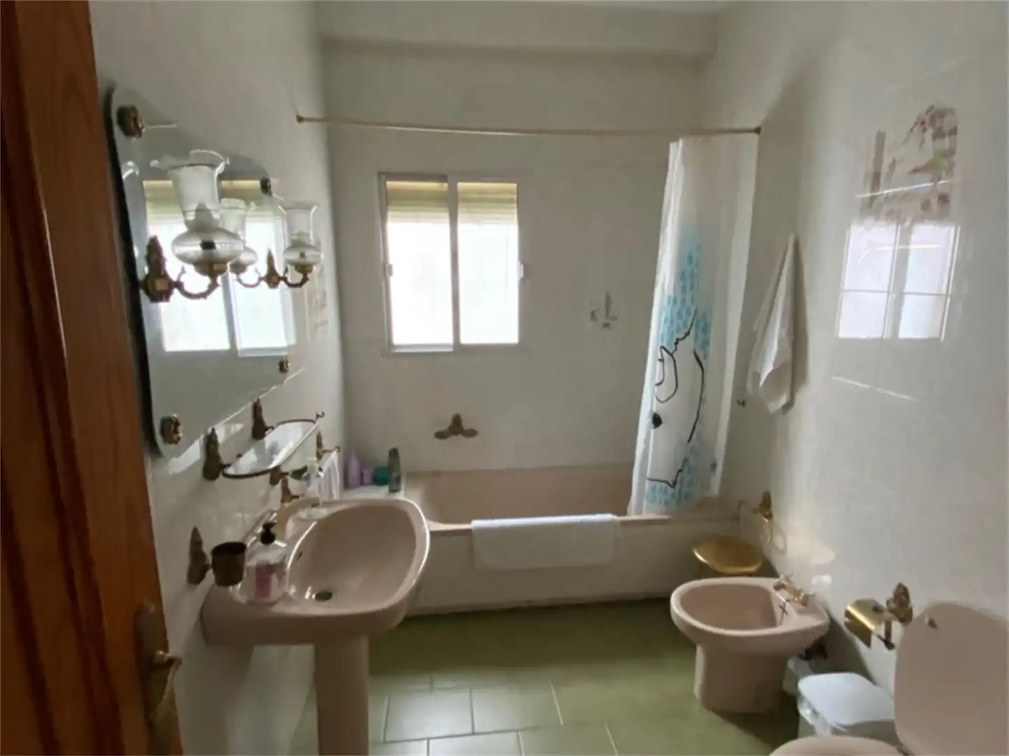 Baño de Piso en venta en Bollullos Par del Condado con Aire acondicionado, Calefacción y Terraza