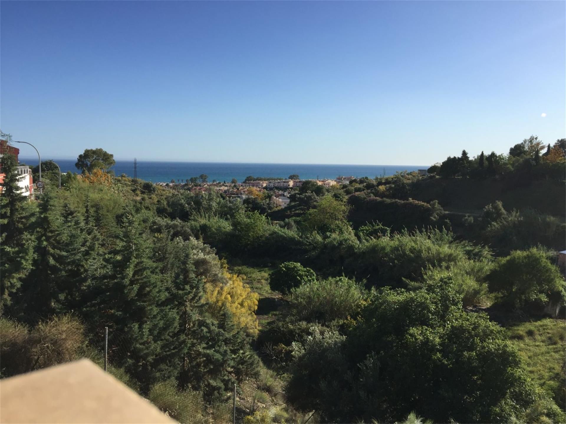 Vista exterior de Casa o xalet en venda en Rincón de la Victoria amb Aire condicionat, Calefacció i Jardí privat