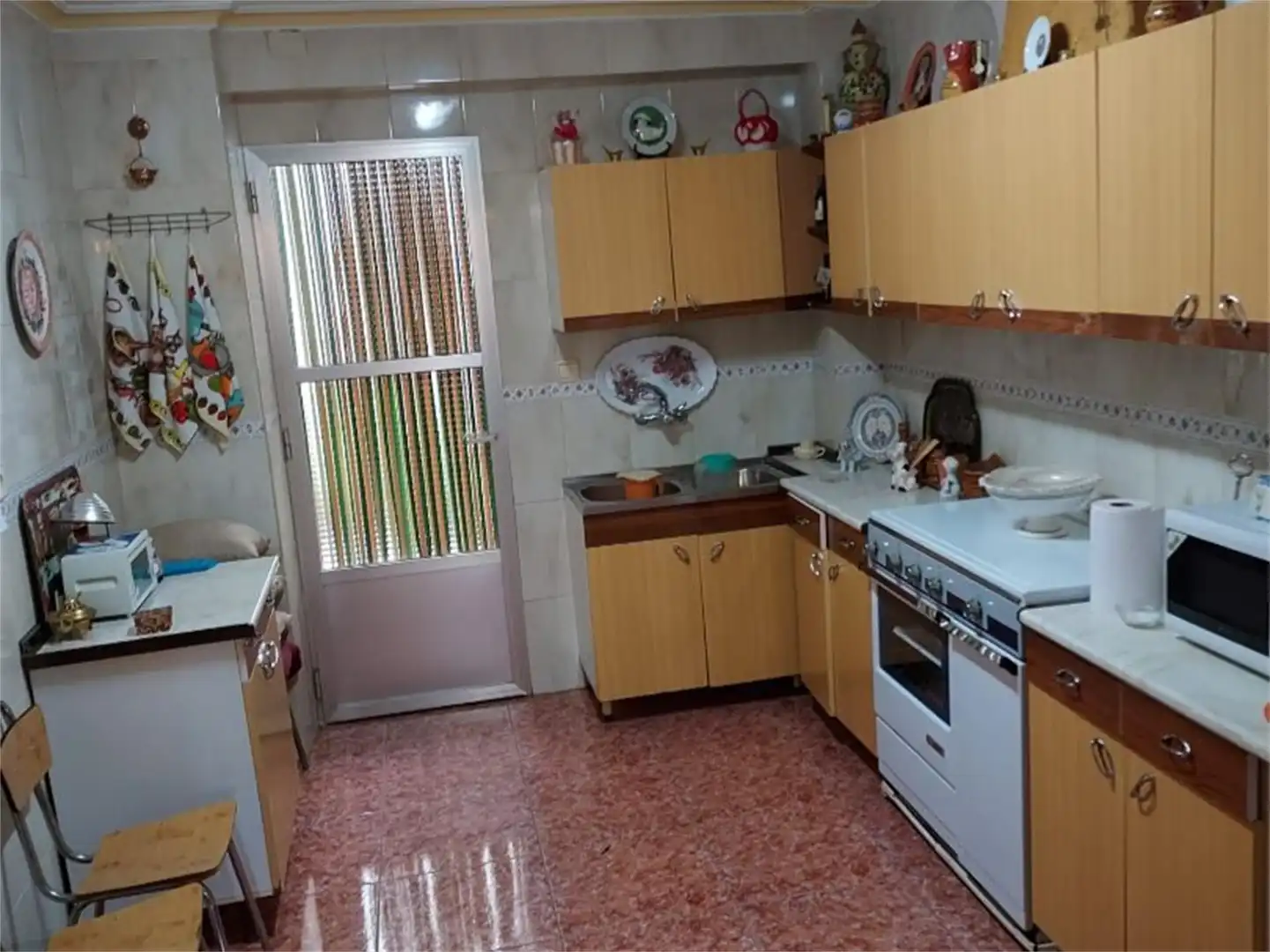 Casa adosada en venta en Calle Repullete, Villacarrillo Cocina de Casa adosada en venta en Villacarrillo con Terraza y Amueblado