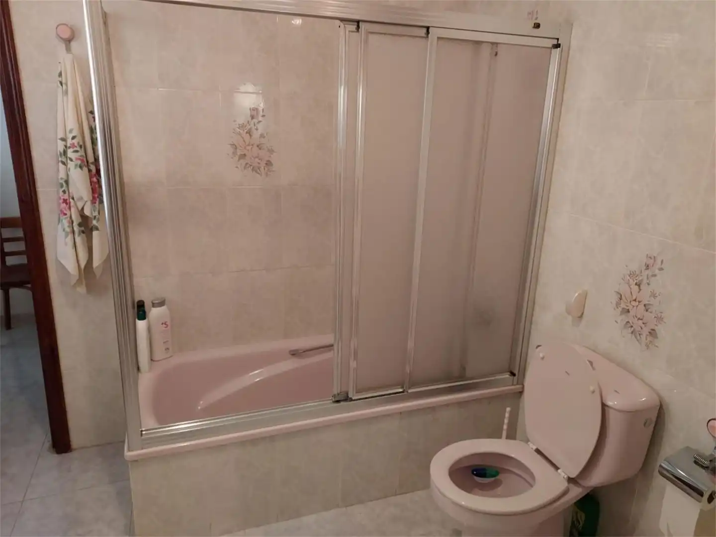 Casa adosada en venta en Calle Repullete, Villacarrillo Baño de Casa adosada en venta en Villacarrillo con Terraza y Amueblado