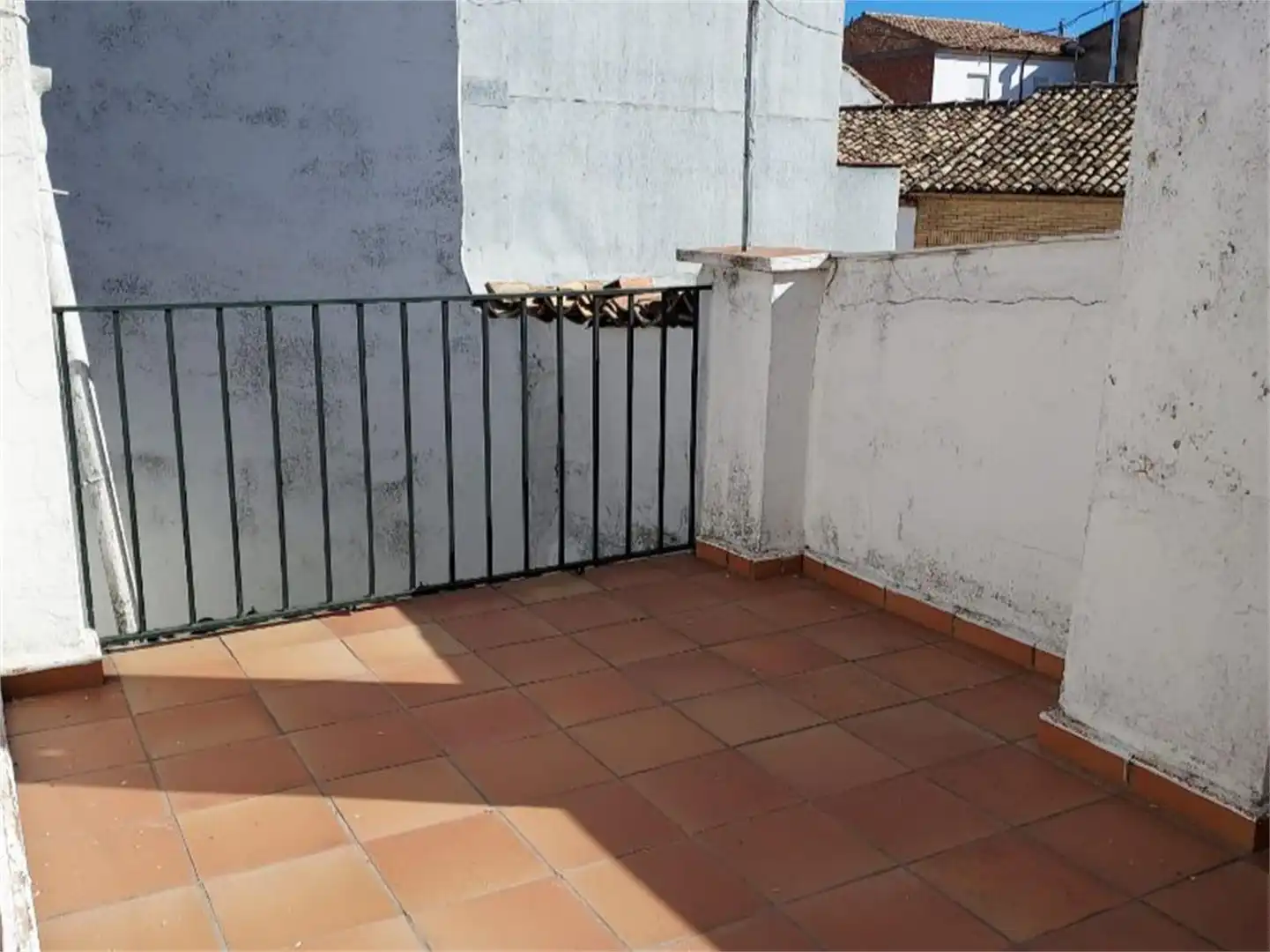 Casa adosada en venta en Calle Repullete, Villacarrillo Terraza de Casa adosada en venta en Villacarrillo con Terraza y Amueblado