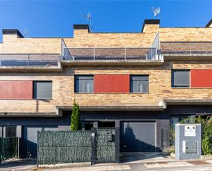 Vista exterior de Casa o xalet en venda en Beriáin amb Jardí privat, Parquet i Terrassa