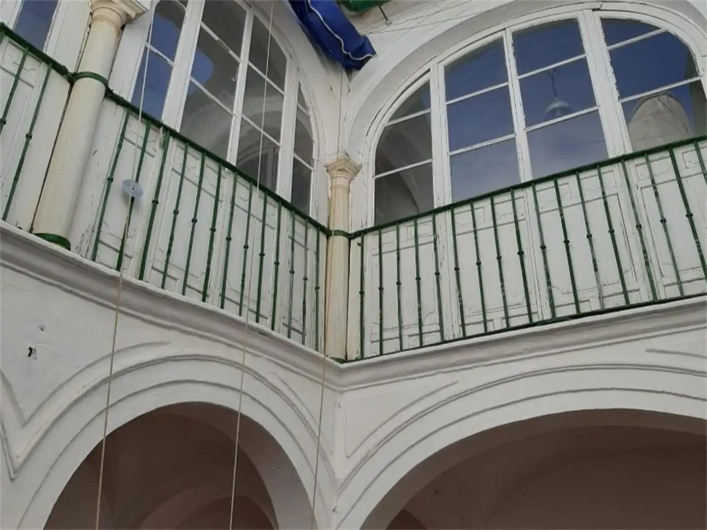 Vista exterior de Casa adosada en venta en Carmona con Aire acondicionado, Terraza y Balcón
