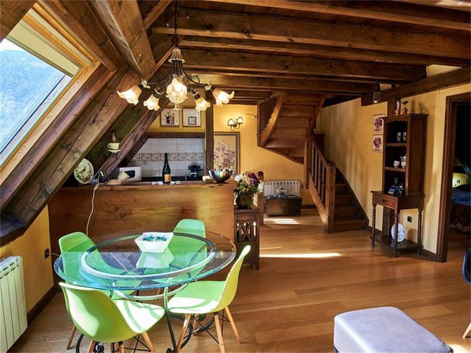 Menjador de Dúplex per a compartir en Vielha e Mijaran amb Calefacció, Parquet i Moblat