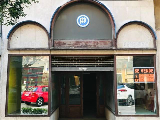 Local comercial en Venta en Calle Menéndez Pelayo, 5 en Los Corrales de Buelna