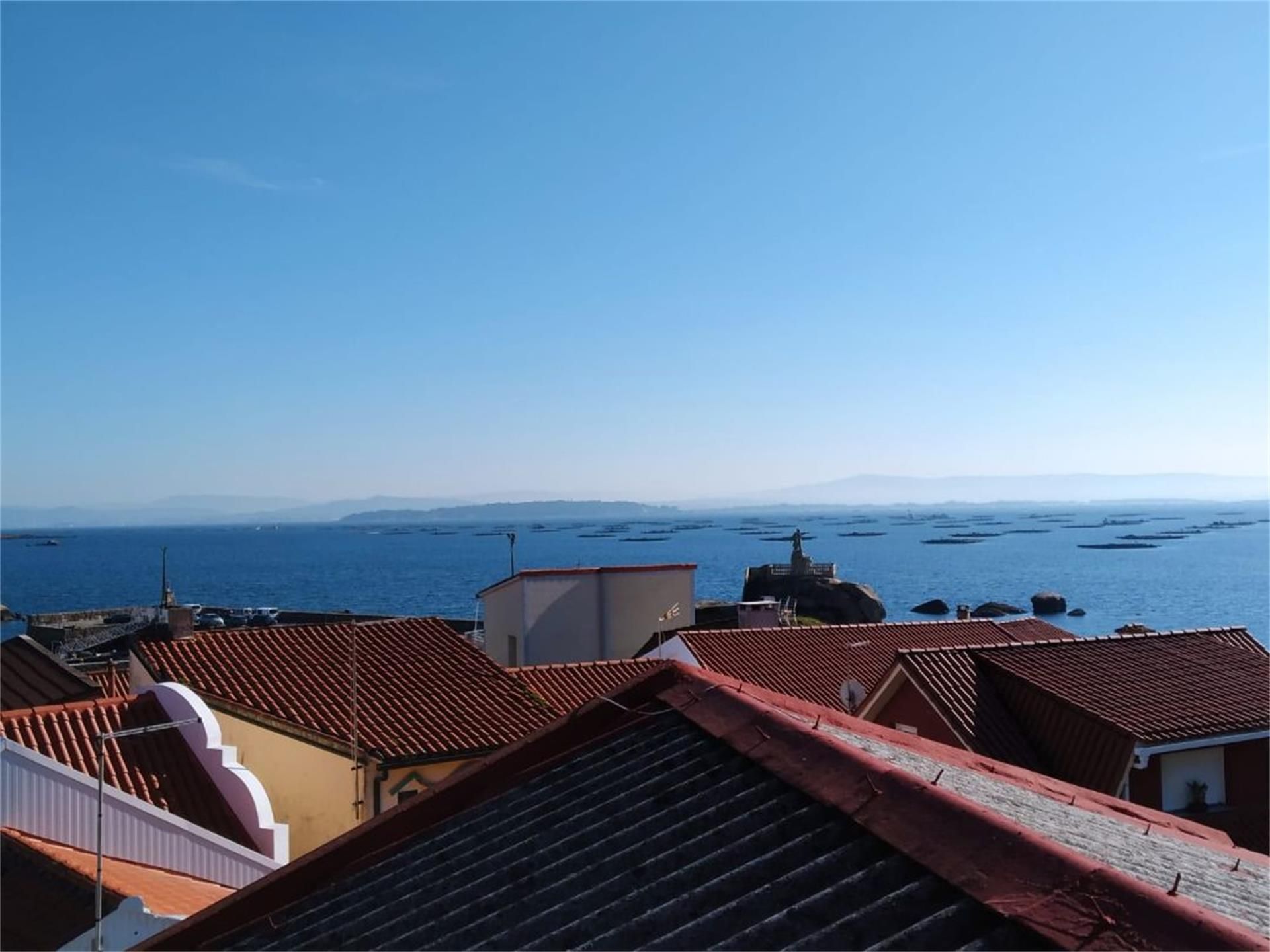 Vista exterior de Casa adosada en venda en Ribeira amb Terrassa i Moblat