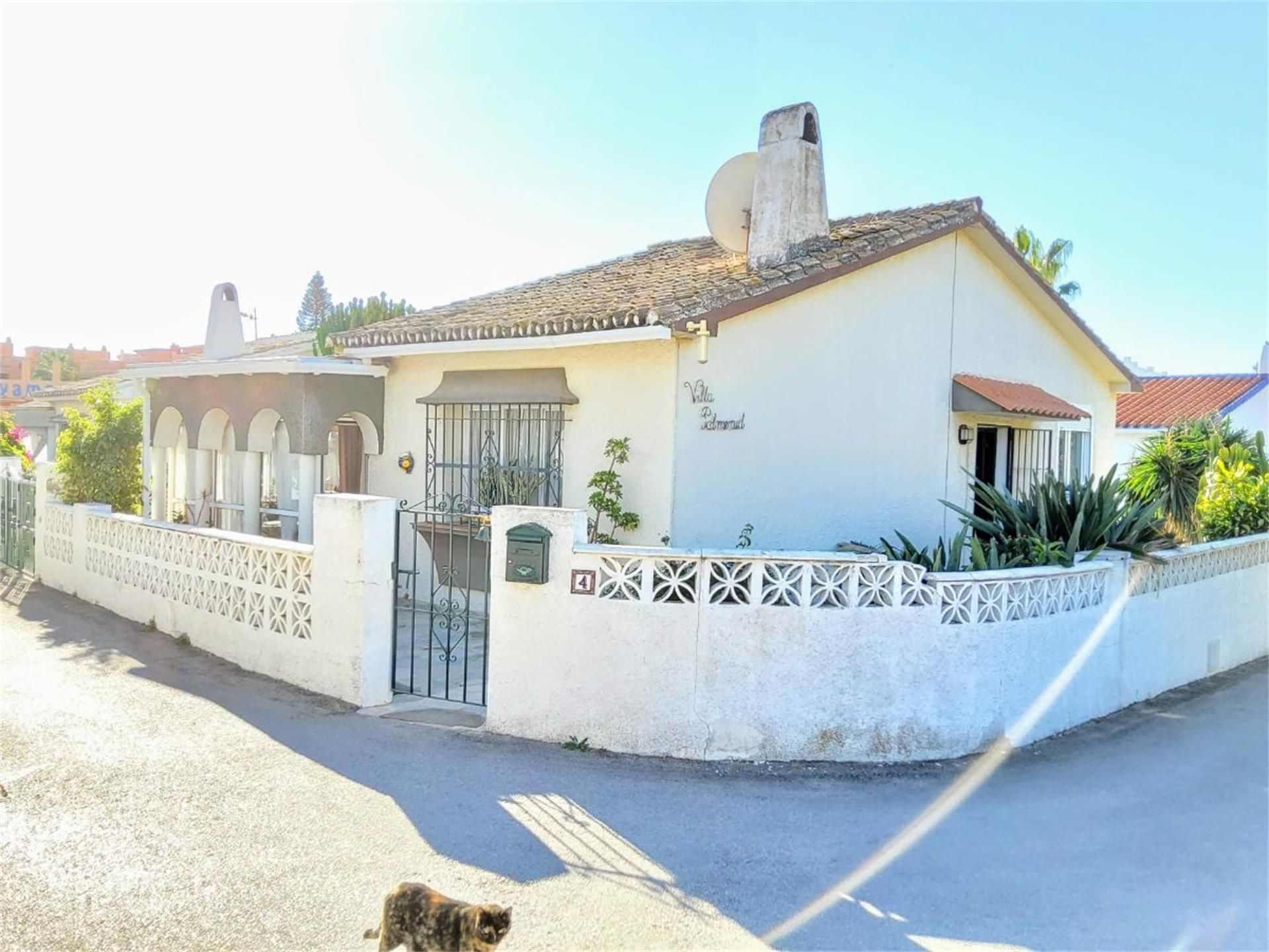 Vista exterior de Finca rústica en venda en Fuengirola amb Terrassa
