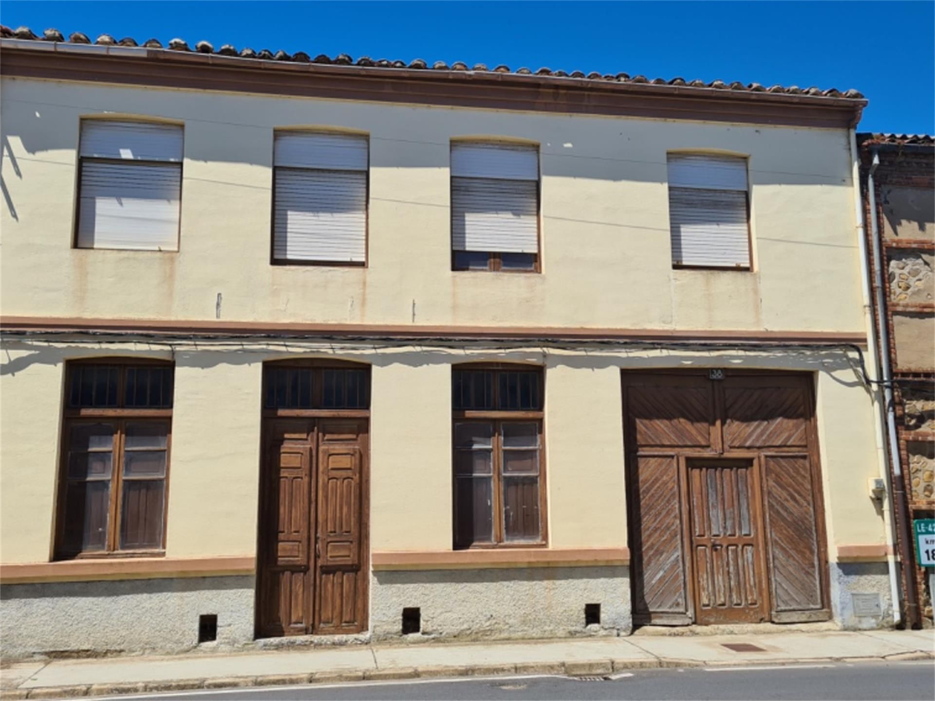 Vista exterior de Finca rústica en venda en Hospital de Órbigo amb Traster