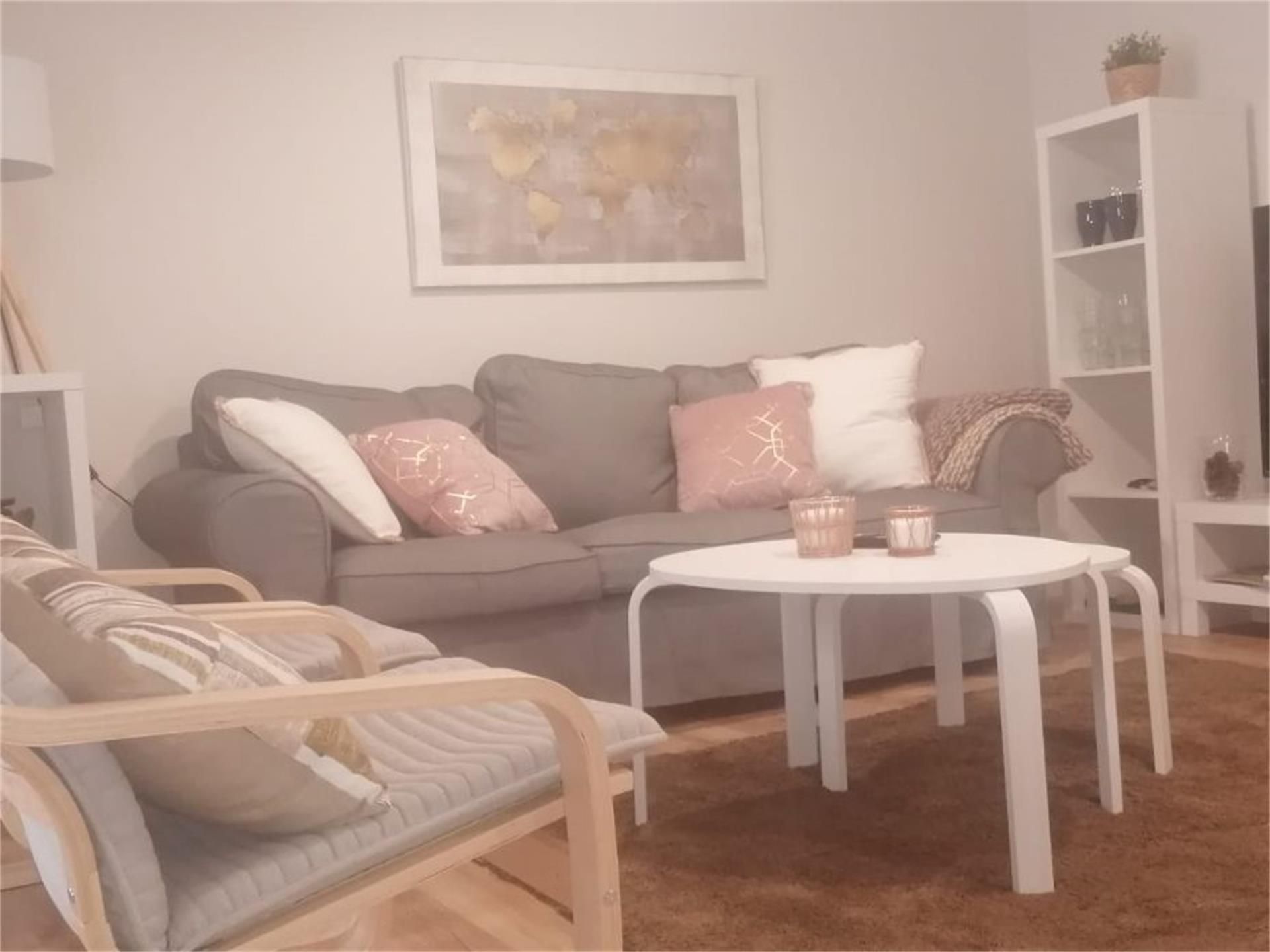 Sala d'estar de Casa adosada de lloguer en Villanúa amb Calefacció, Parquet i Moblat