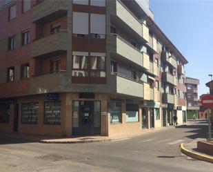 Exterior view of Duplex for sale in Valencia de Don Juan  with Balcony