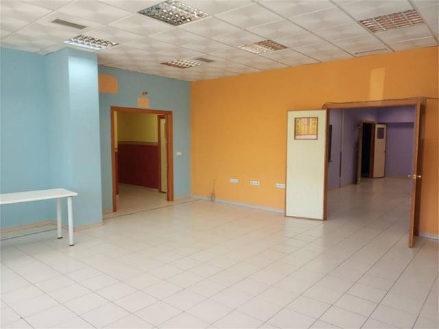 Local comercial en Alquiler en Calle Comunidad Foral de Navarra, 8 en Renfe - Bulevar 1ª y 2ª Fase