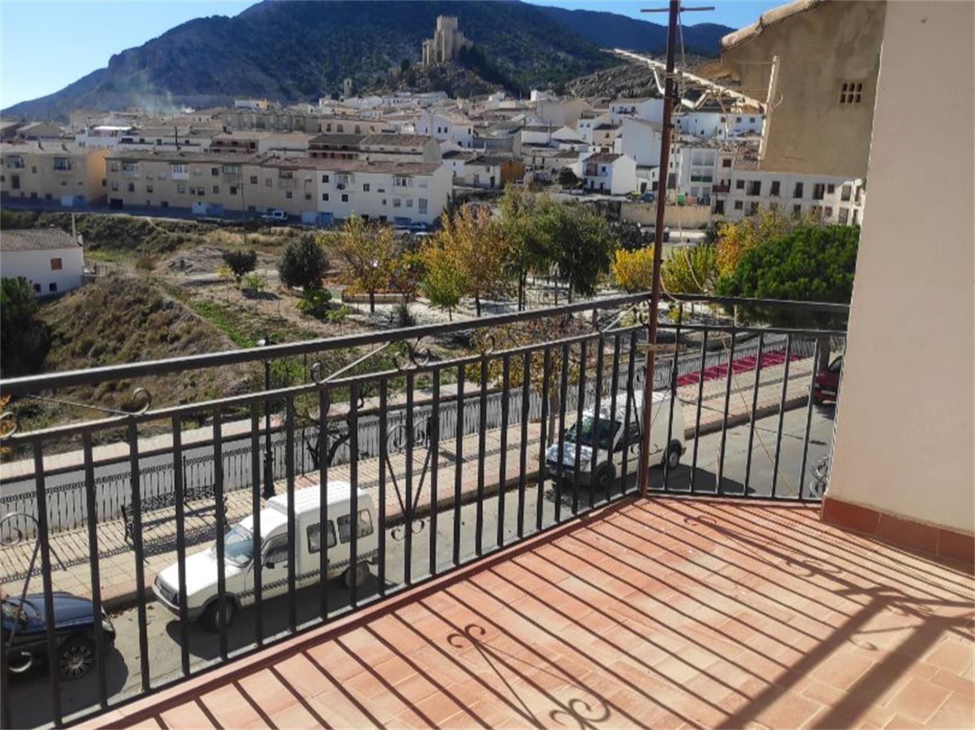 Vista exterior de Casa adosada en venda en Vélez-Blanco amb Terrassa i Balcó