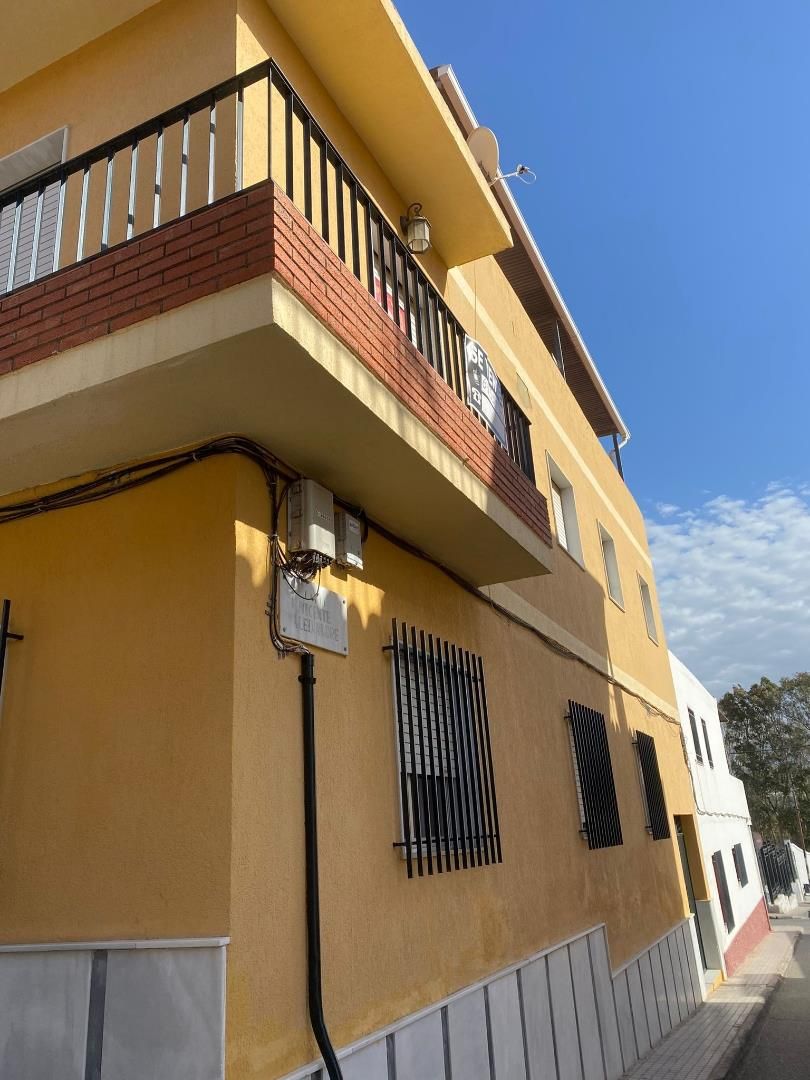 Vista exterior de Casa o xalet en venda en Motril amb Aire condicionat i Balcó